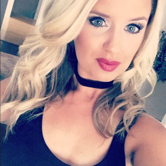 Instagram: Poshinmywaytofreedom - Picture 4 of 8